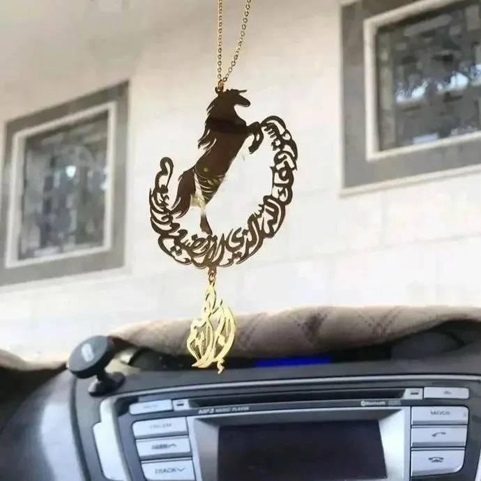 تعليقة السيارة بالحصان العربي والاسم